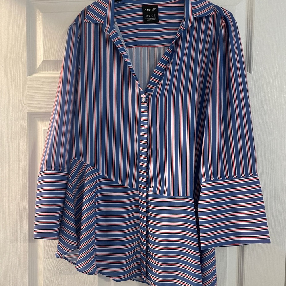 NWOT Cartise size 10 Assymetrical Hem beautiful and trendy blouse